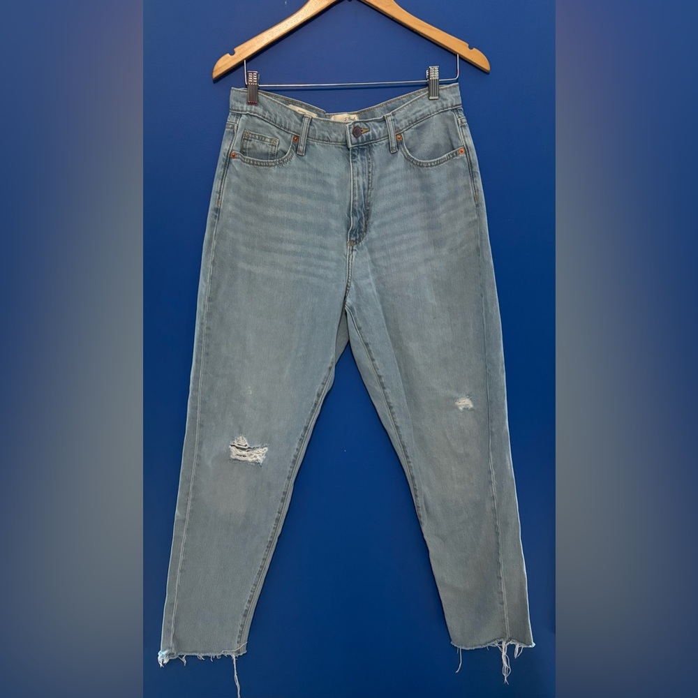 {Universal Thread} Distressed Women's Boyfriend Jeans Size 4